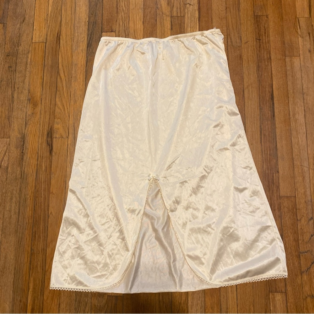 Vintage 60’s Elegant Cream Chemise Slip